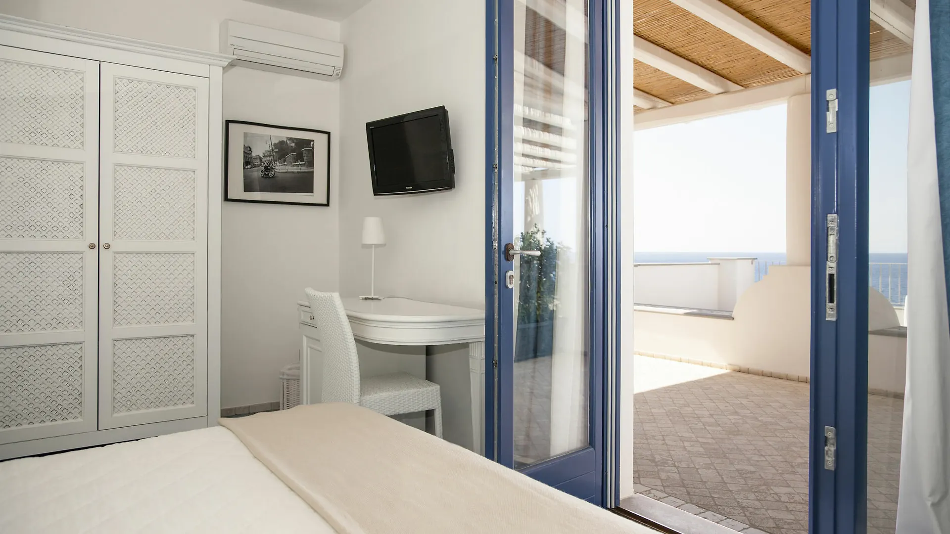 Hotel Cutimare - Aeolian Charme Acquacalda