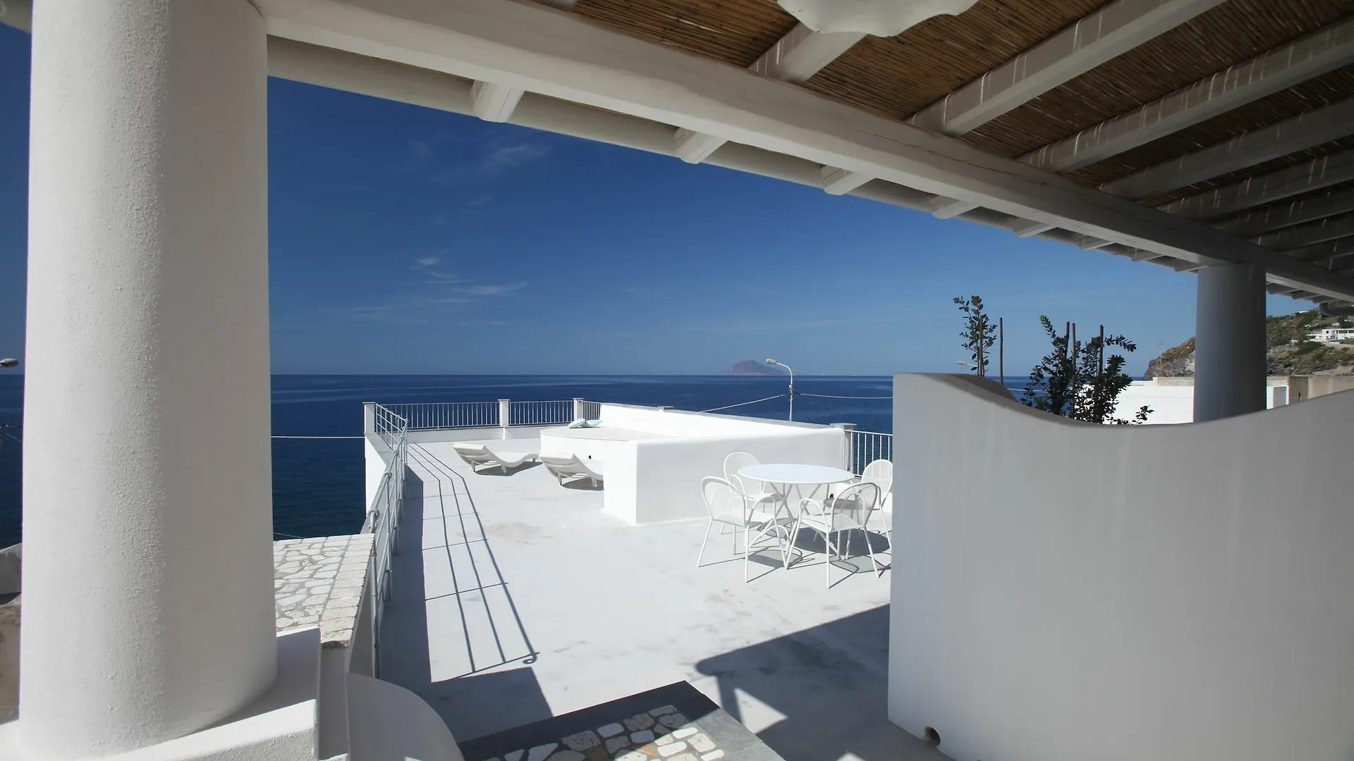 Hotel Cutimare - Aeolian Charme Acquacalda