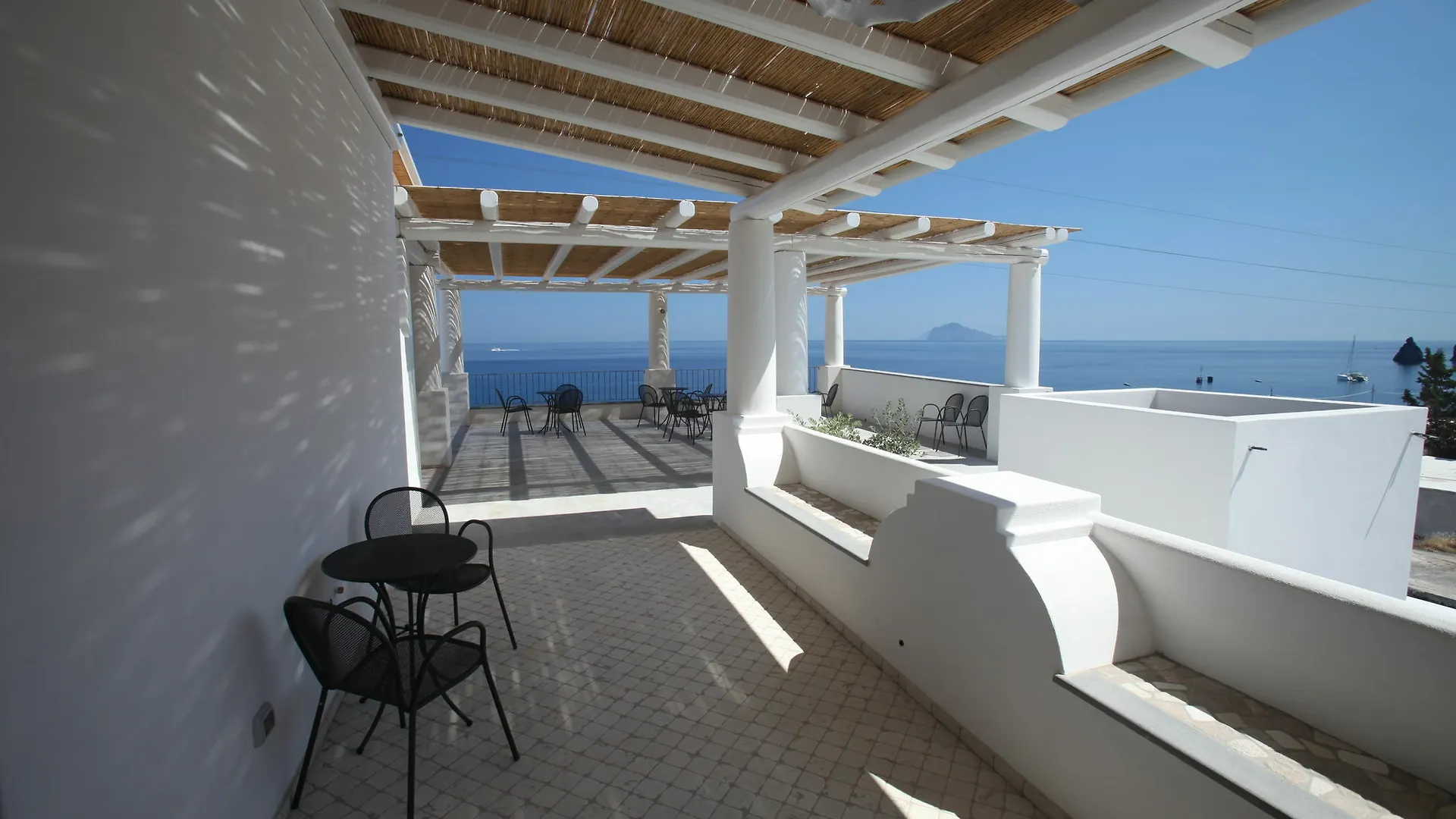 Hotel Cutimare - Aeolian Charme Acquacalda