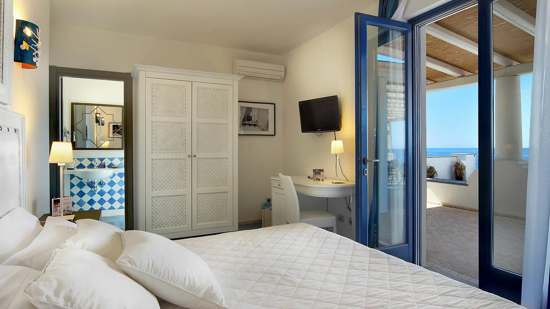 Hotel Cutimare - Aeolian Charme Acquacalda